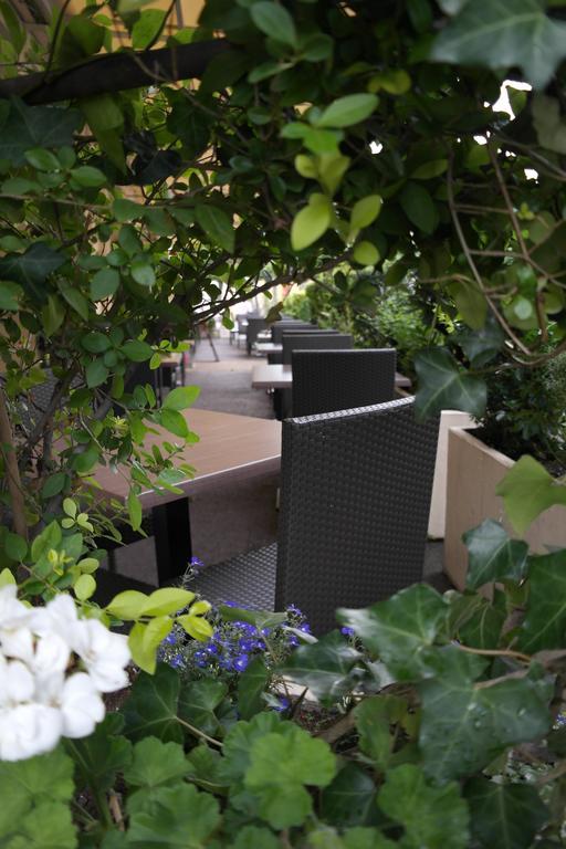 Logis Hotel Restaurant De France Saint-Geniez-dʼOlt Exterior foto